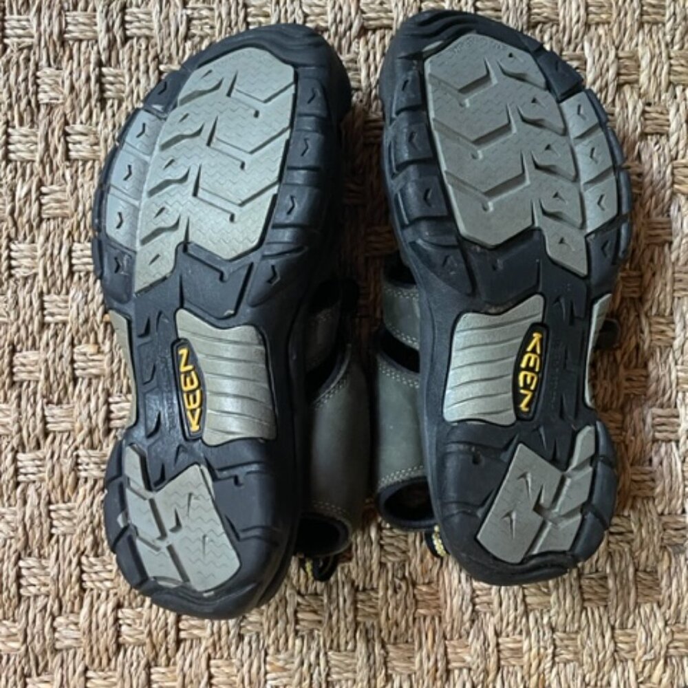 KEEN Men's Newport Closed Toe Leather Sandals in Olive - Picture 6 of 7